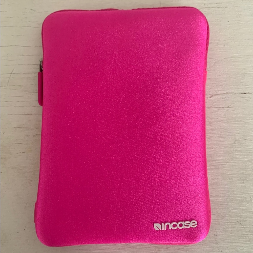 Mini tablet case Incase brand